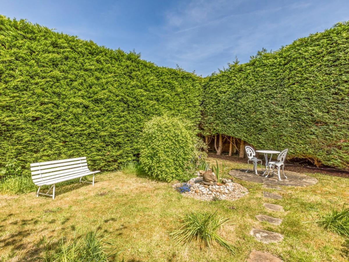 Pass The Keys Charming Apartment Attached To Thatched Cottage Чичестер Экстерьер фото