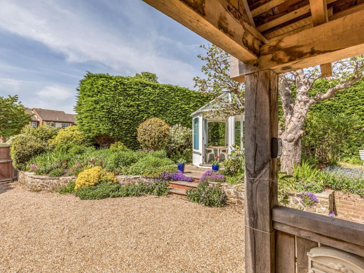 Pass The Keys Charming Apartment Attached To Thatched Cottage Чичестер Экстерьер фото