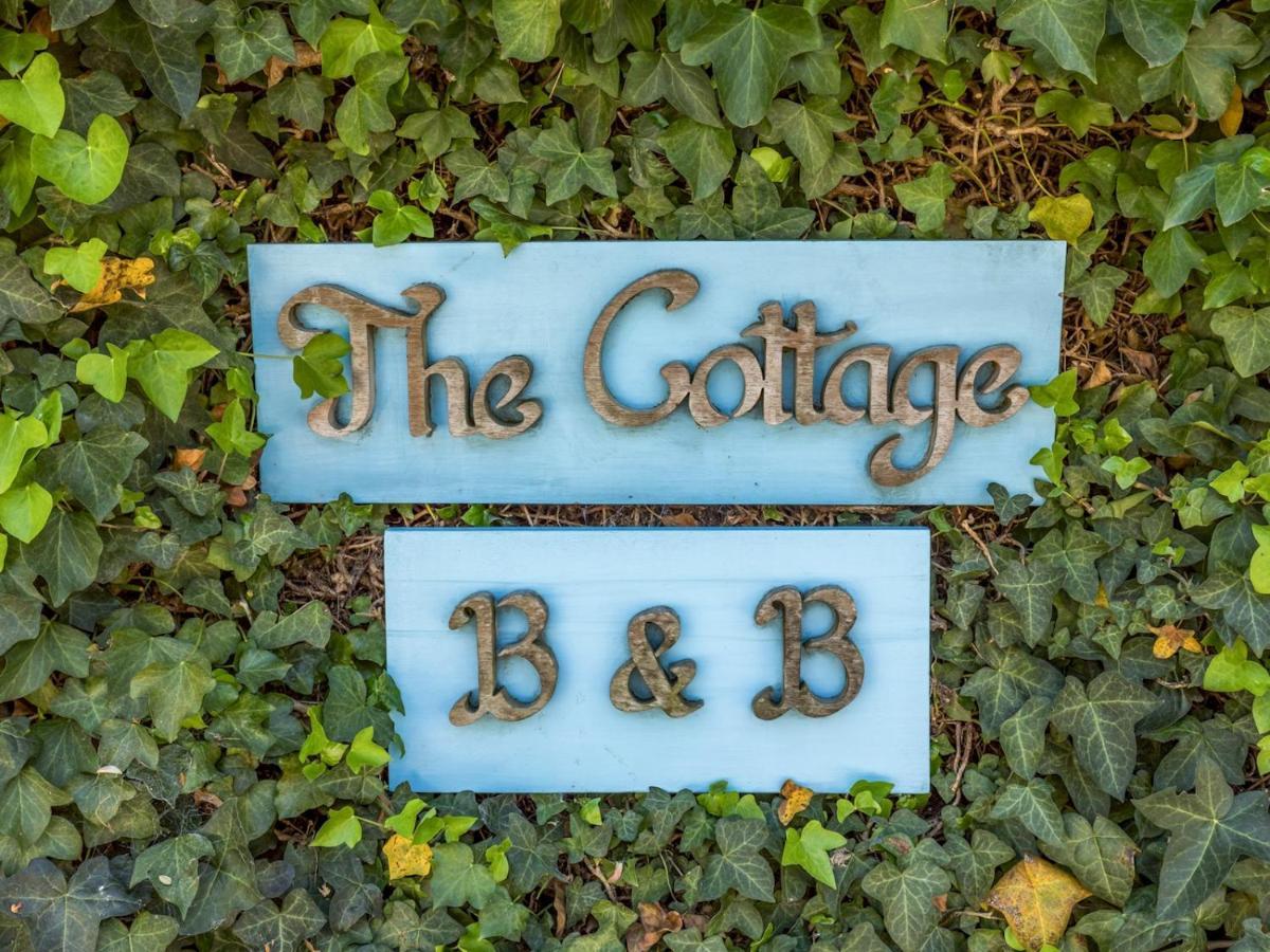 Pass The Keys Charming Apartment Attached To Thatched Cottage Чичестер Экстерьер фото
