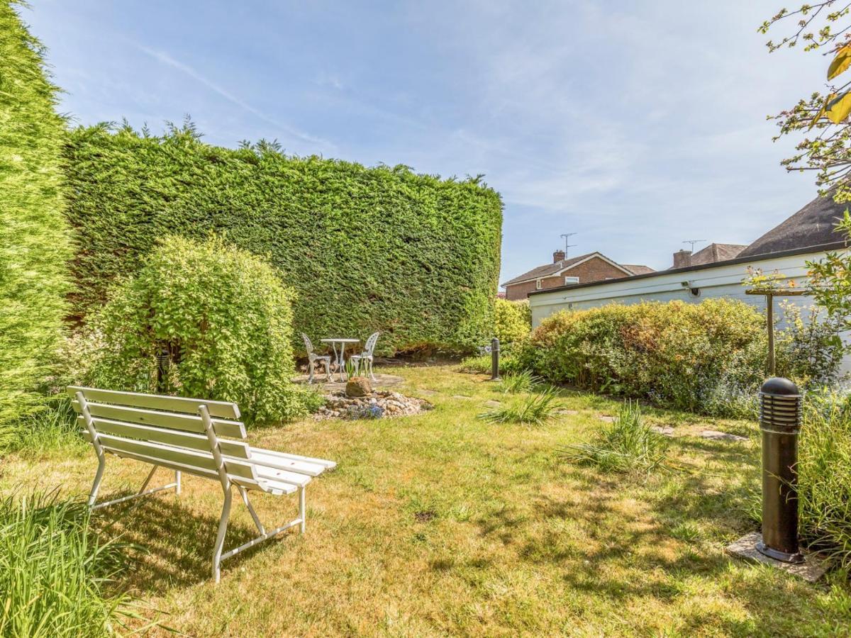 Pass The Keys Charming Apartment Attached To Thatched Cottage Чичестер Экстерьер фото